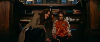 Кадр з фільму Пороховий коктейль