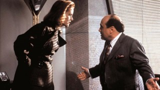 Кадр з фільму Чужі гроші