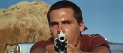 Кадр з фільму Квітка на дорозі