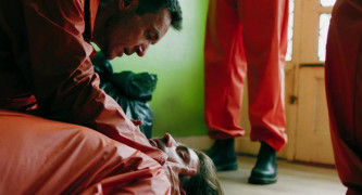 Кадр з фільму Брудна робота