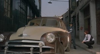 Кадр з фільму Кинджали-близнята