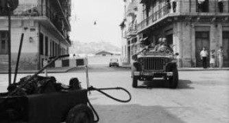 Кадр з фільму Битва за Алжир