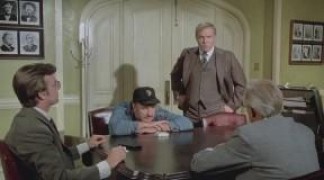 Кадр з фільму Принцип доміно