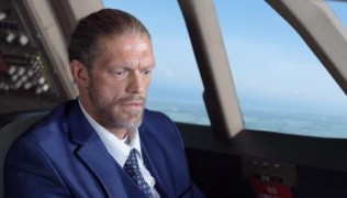 Кадр з фільму Грошовий літак