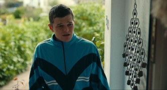 Кадр з фільму Я лаюсь