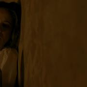 Кадр з фільму Розколота корона