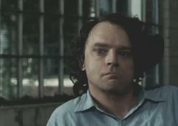 Кадр з фільму Танець у кайданах