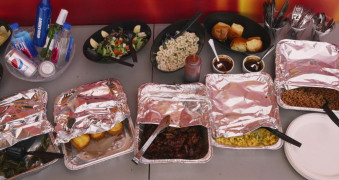 Кадр з фільму Нам за 80 - ми за Бреді