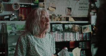 Кадр з фільму Їдьте назад