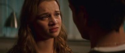 Кадр з фільму Так близько до горизонту