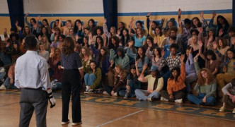 Кадр з фільму Круті дівчата