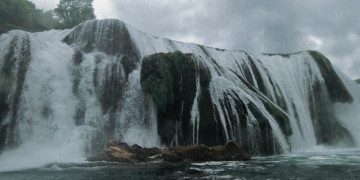 Кадр з фільму Дика річка