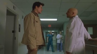 Кадр з фільму Людина-личинка