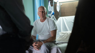 Кадр з фільму Білий слон