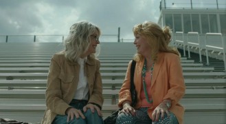 Кадр з фільму Вболівальниці зі стажем