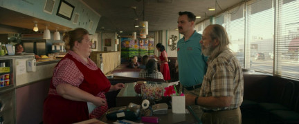 Кадр з фільму Меґґі Мур(и)