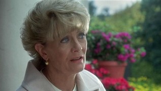 Кадр з фільму Мамині хлопчики