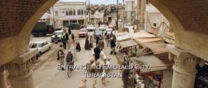 Кадр з фільму Корпорація "Війна"