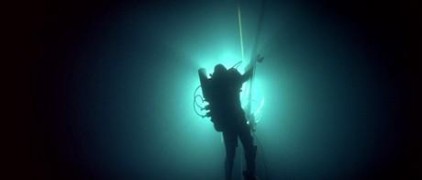 Кадр з фільму Блакитна безодня