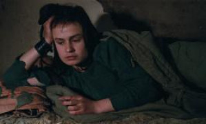 Кадр з фільму Без даху, поза законом