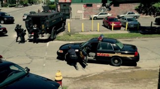 Кадр з фільму S.W.A.T.: Перехресний вогонь