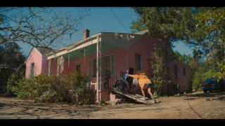 Кадр з фільму Сонячний берег