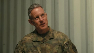 Кадр з фільму Одна битва за іншою