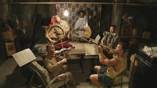 Кадр з фільму Замочити бабцю