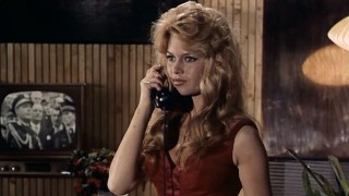 Кадр з фільму Парижанка