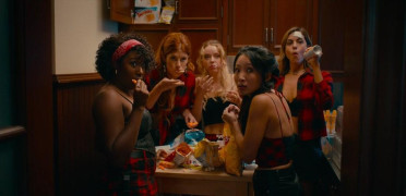 Кадр з фільму Не той Париж