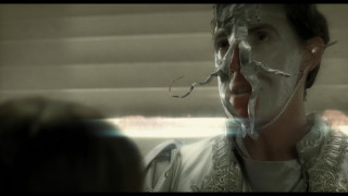 Кадр з фільму Дзеркальна маска