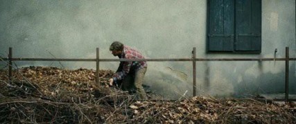 Кадр з фільму Відкрита могила