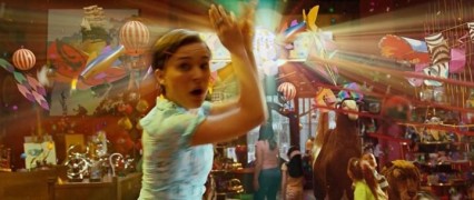 Кадр з фільму Чарівна крамничка