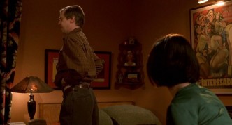 Кадр з фільму Світ примар