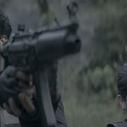 Кадр з фільму Зброя