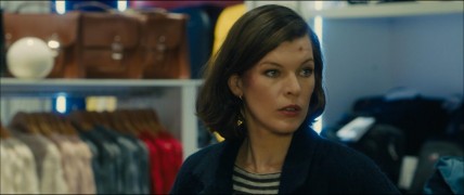 Кадр з фільму Вціліла