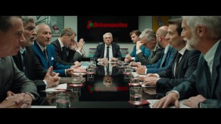 Кадр з фільму Не всі вдома