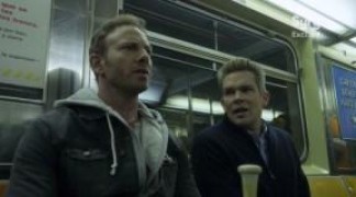 Кадр з фільму Зубастий торнадо 2