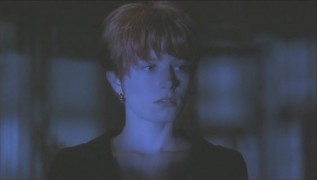 Кадр з фільму Самотня біла жінка