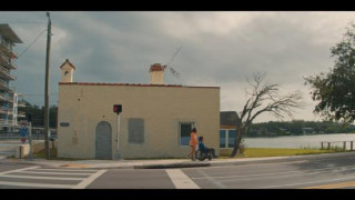 Кадр з фільму Сонячний берег