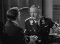 Кадр з фільму Бути чи не бути