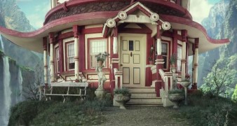 Кадр з фільму Аліса в Задзеркаллі