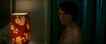 Кадр з фільму Крізь вогонь