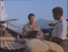 Кадр з фільму Ейр Америка