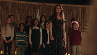 Кадр з фільму Усе, що мені потрібно на Різдво