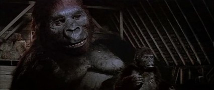 Кадр з фільму Кінг Конг живий