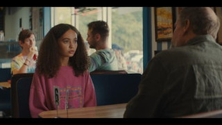 Кадр з фільму Сонячний берег