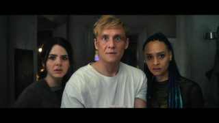 Кадр з фільму Цегла