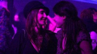 Кадр з фільму Загублена у Токіо