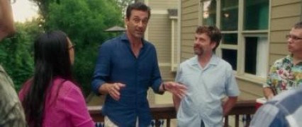 Кадр з фільму Встигнути за Джонсами